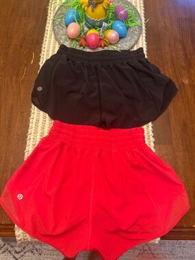 Lululemon Hotty Hot shorts!! 2.5 inseam 🩳 Like New!! Bundle Deal!!